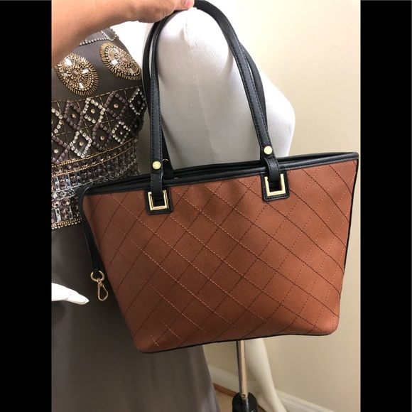 Calvin Klein beautiful tote design like Burberry - Picture 1 of 16